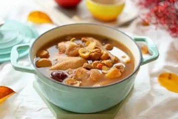 板栗煲鸡汤