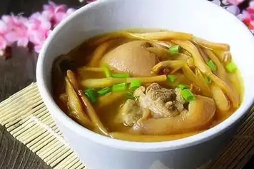 黄花菜鸡汤