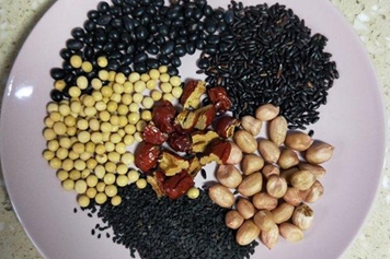 黄豆加黑米打豆浆