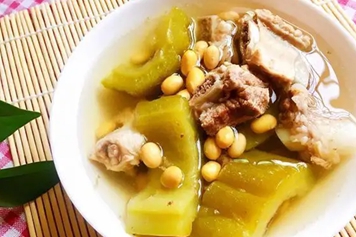 黄豆苦瓜汤
