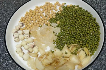 黄豆莲子百合豆浆