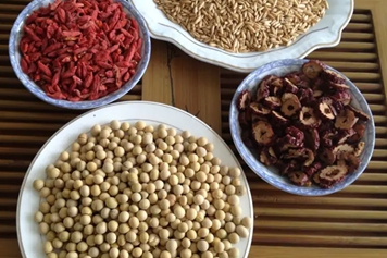 黄豆燕麦红枣豆浆