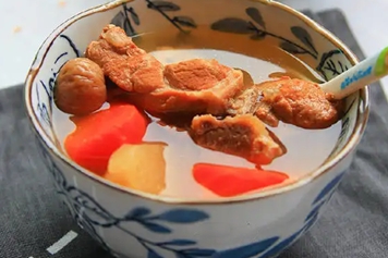 红萝卜和苹果煲汤