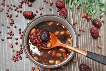 红豆红皮花生红枣枸杞红糖水