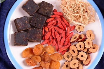 红糖红枣桂圆枸杞茶