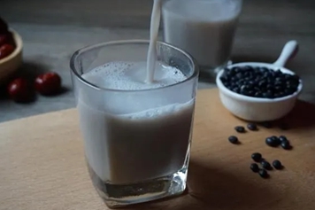 黑豆红豆红枣豆浆