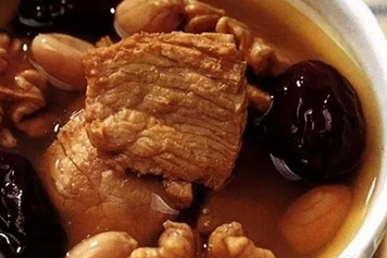 黑豆花生核桃排骨汤