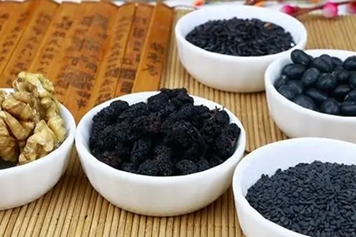 黑豆桑葚煮水