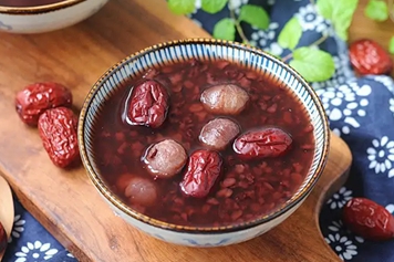 黑米红枣桂圆粥