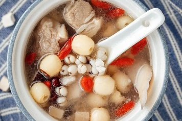 淮山莲子芡实茯苓瘦肉汤