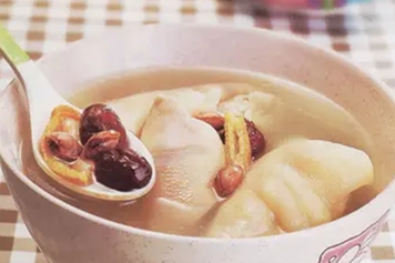 花生眉豆煲猪脚汤
