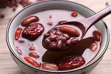 红枣花生红豆汤