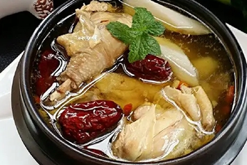 红枣炖鸡汤