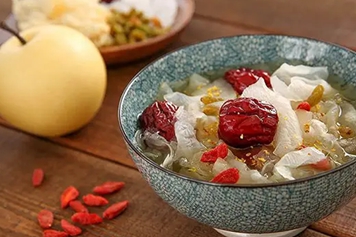 红枣银耳雪梨汤