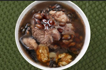 核桃黑豆排骨汤