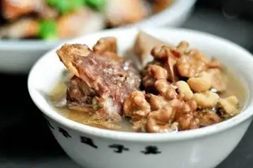 核桃炖排骨