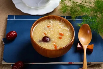 枸杞红枣小米粥