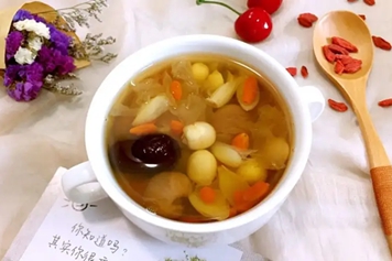 桂圆莲子百合汤