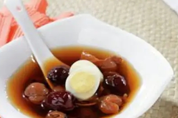 桂圆红枣鸡蛋红糖水