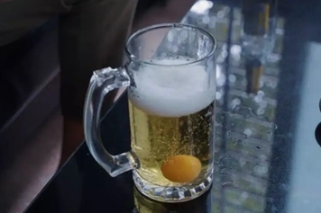 鸡蛋配啤酒喝