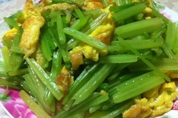 鸡蛋炒芹菜