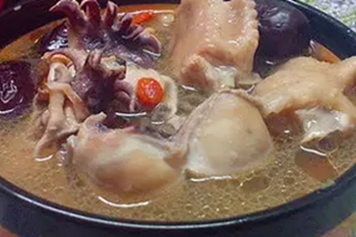 鸡炖墨鱼