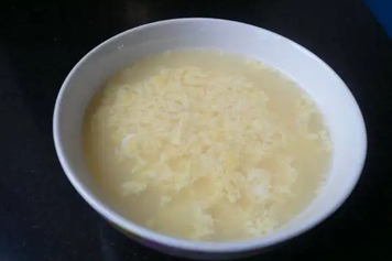 鸡蛋冲白糖水