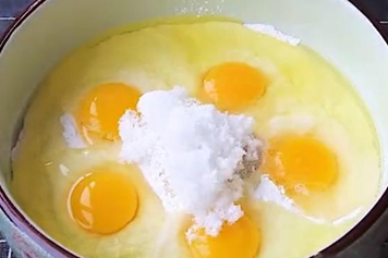 鸡蛋蒸白糖