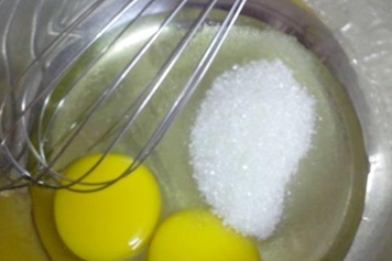 生鸡蛋加白糖