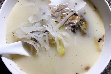 鲫鱼萝卜丝汤