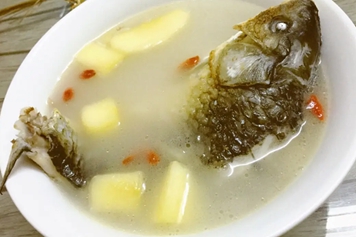 鲫鱼苹果汤