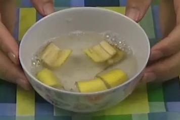 开水泡香蕉