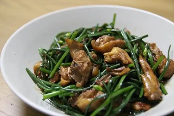 韭菜炒鸡肉