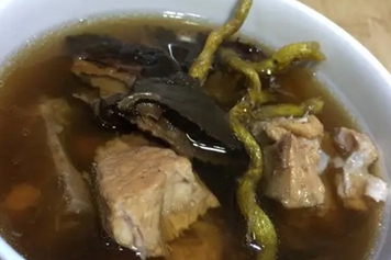 灵芝土茯苓石斛煲猪骨汤