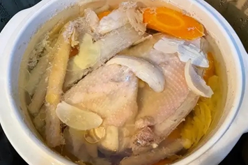 莲子百合沙参玉竹麦冬煲瘦肉