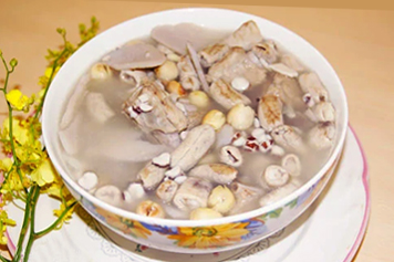 莲子淮山芡实茯苓汤