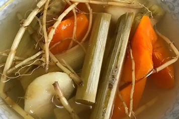 红萝卜马蹄竹蔗茅根水