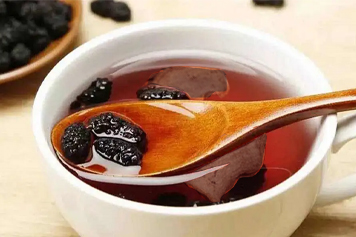 黄精桑葚泡水喝