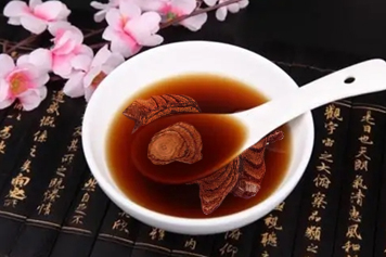 鸡血藤红糖煮水喝
