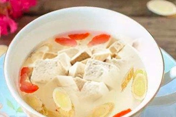 黄芪茯苓枸杞泡水