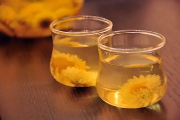 菊花茶加蜂蜜