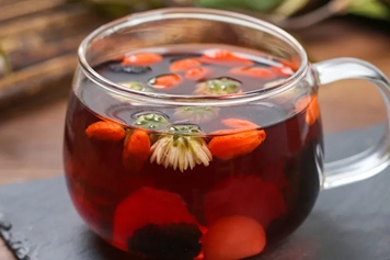 菊花枸杞桑葚龙眼茶
