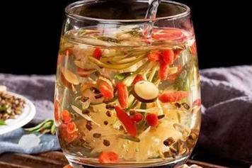 决明子菊花金银花枸杞茶