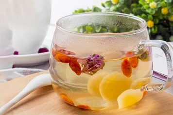 玫瑰花黄芪枸杞一起泡茶
