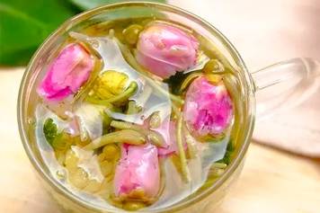 玫瑰花金银花菊花茶一起喝