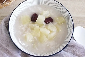梨和大米煮粥