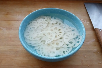 莲菜水