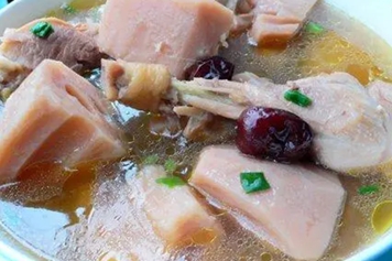 莲藕煲鸡汤