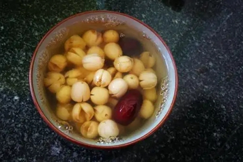 莲子芡实红枣汤