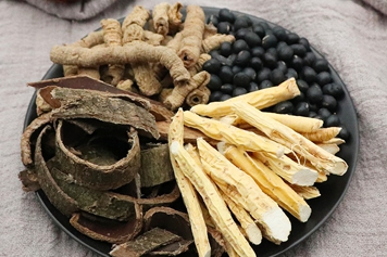 牛大力巴戟杜仲黑豆猪骨汤